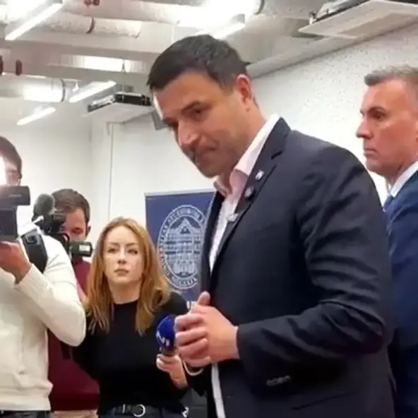 Detalj koji je svima promaknuo - neugodna situacija za Davora Bernardića 