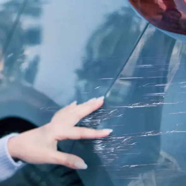 Žena susjedi izgrebala auto, probušila joj gume. Evo kolika je šteta