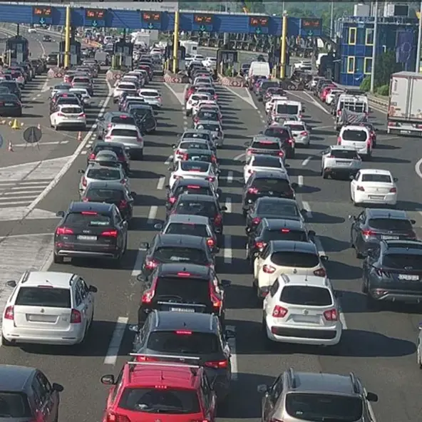 Na Lučkom krcato, u kilometarskoj koloni vozi se uz zastoje