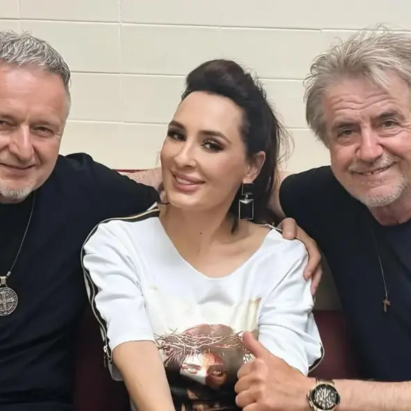 Pjevačica Ivana Kovač objavila je fotografiju nakon koncerta s Thompsonom
