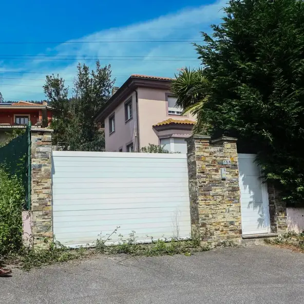 Ovo je kuća strave u Španjolskoj u kojoj su roditelji zatočili troje djece 